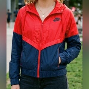 Nike Vintage Women's Red and Navy Windbreaker Jacket size:Small